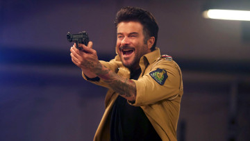 Картинка malang+-+unleash+the+madness+ +2020 кино+фильмы malang+-+unleash+the+madness бродяга anil kapoor криминал боевик мелодрама триллер индия кадры из фильма