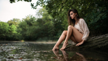 Картинка алина+науменко девушки девушка женщина брюнетка темноволосая сексуальная модель звезда позирует разная обувь верхняя стильная одежда нижнее эротическое бельё трусы лифчик колготки чулки аксессуары макияж и множество элементов на фотографии