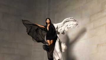 Картинка девушки zendaya+coleman брюнетка платье шлейф статуя