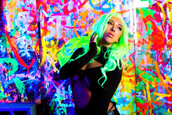 обоя девушки, nonsummerjack, зеленые, волосы, наряд, неон, граффити, коридор