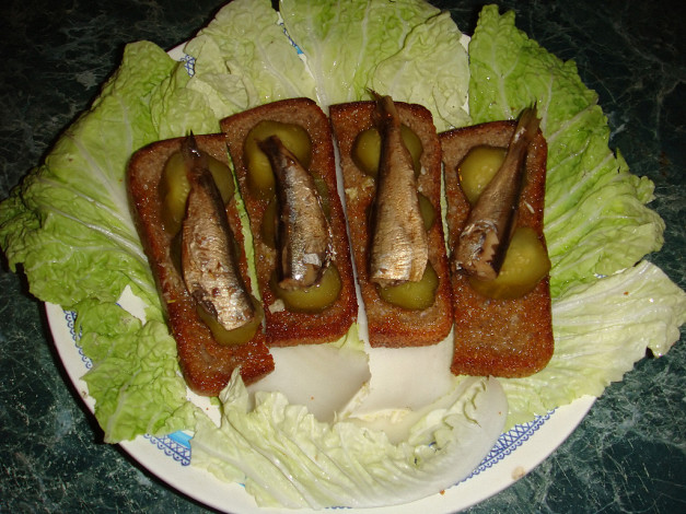 Обои картинки фото еда, бутерброды, гамбургеры, канапе, закуска, шпроты