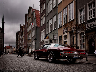 Картинка автомобили выставки уличные фото