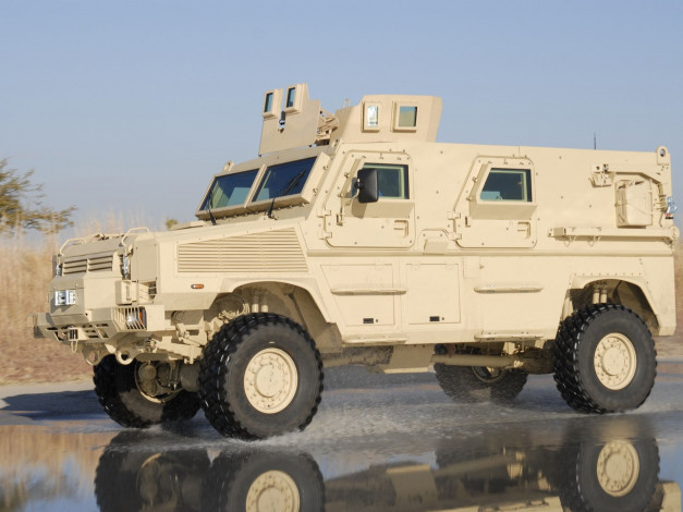 Обои картинки фото техника, военная, бронеавтомобиль, колесная, бронетехника