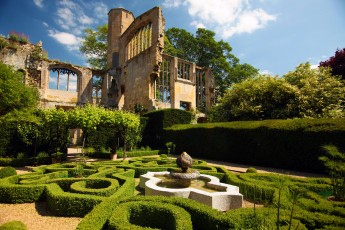 Картинка разное развалины руины металлолом фигурная клумба