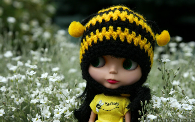 Обои картинки фото разное, игрушки, цветы, кукла