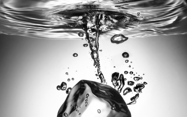 Обои картинки фото разное, капли, брызги, всплески, вода, кубик, льда, лёд, пузыри