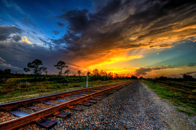 Обои картинки фото разное, транспортные, средства, магистрали, облака, насыпь, рельсы, железная, дорога, закат