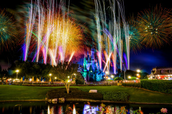Картинка города диснейленд сша флорида шоу зрелище иллюминация фейерверк волшебное королевство