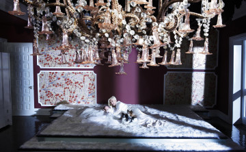 Картинка музыка christina+aguilera кровать малыш младенец ребенок певица christina aguilera блондинка люстра комната улыбки