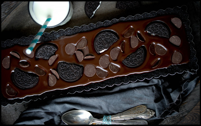 Обои картинки фото еда, пироги, пирог, оформление, салфетка, фон, посуда, молоко