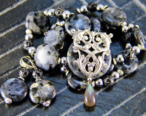 Картинка разное украшения +аксессуары +веера ожерелье бижутерия украшение фон