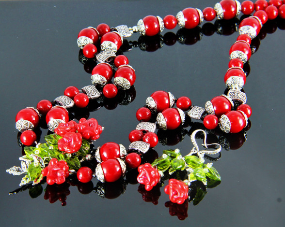 Обои картинки фото разное, украшения,  аксессуары,  веера, ожерелье, бижутерия, украшение, фон