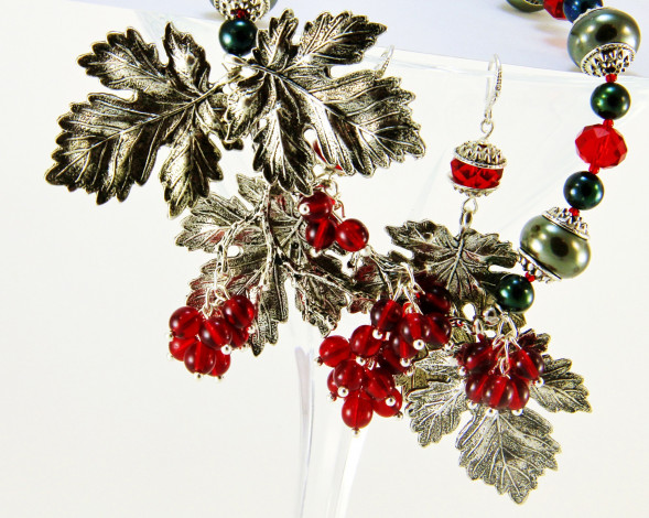 Обои картинки фото разное, украшения,  аксессуары,  веера, фон, ожерелье, бижутерия, украшение