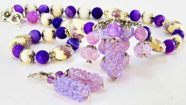 Обои картинки фото разное, украшения,  аксессуары,  веера, бижутерия, ожерелье, украшение, фон