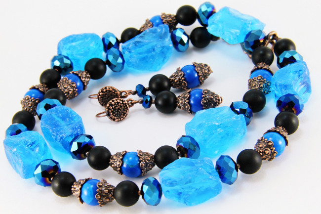 Обои картинки фото разное, украшения,  аксессуары,  веера, ожерелье, бижутерия, украшение, фон