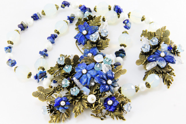 Обои картинки фото разное, украшения,  аксессуары,  веера, ожерелье, бижутерия, украшение, фон