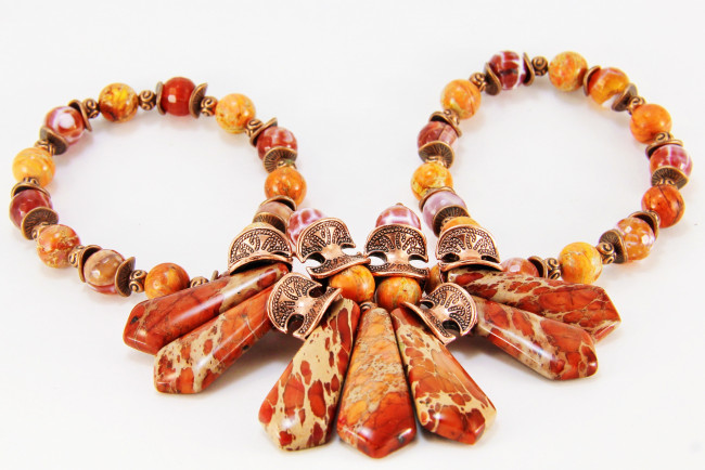 Обои картинки фото разное, украшения,  аксессуары,  веера, ожерелье, бижутерия, украшение, фон