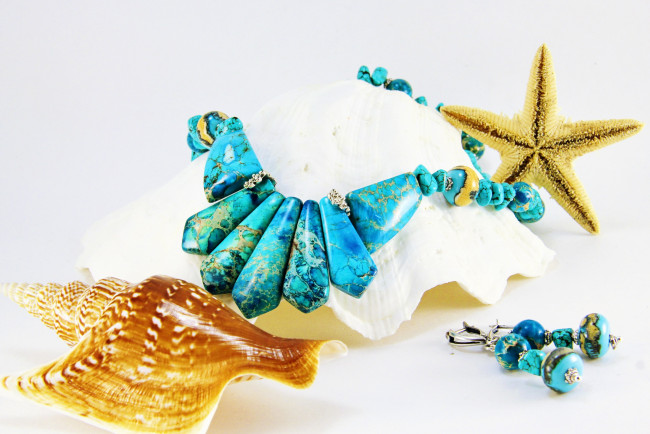 Обои картинки фото разное, украшения,  аксессуары,  веера, украшение, фон, ожерелье, бижутерия