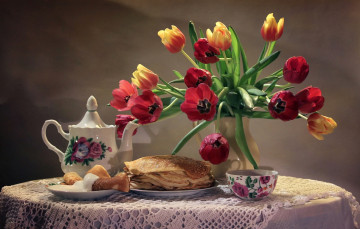 Картинка еда блины +оладьи тюльпаны чайник чашка сметана букет натюрморт
