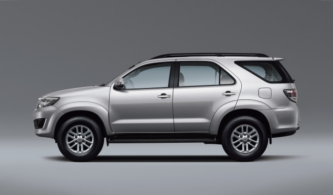 Обои картинки фото автомобили, toyota, fortuner