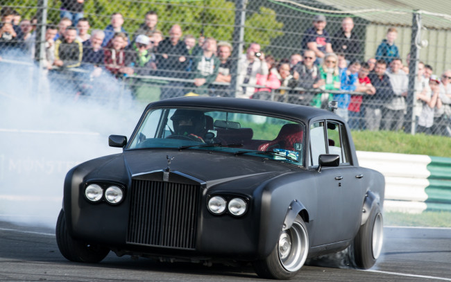 Обои картинки фото автомобили, выставки и уличные фото, rolls-royce