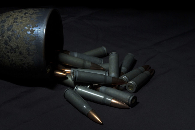 Обои картинки фото оружие, пулимагазины, фон, макро, патроны
