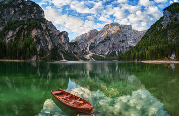 Картинка корабли лодки +шлюпки отражение горы лодка озеро браиес щипкова елена доломитовые альпы