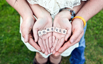 Картинка разное руки надпись