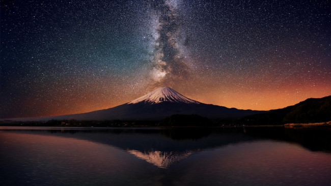 Обои картинки фото природа, горы, заснеженная, вершина, на, фоне, млечного, пути