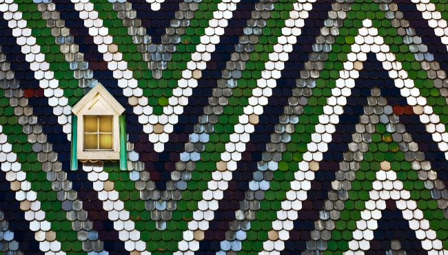 Обои картинки фото города, - здания,  дома, чердак, окно, черепица, крыша