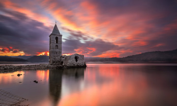 Картинка разное развалины +руины +металлолом озеро руины закат