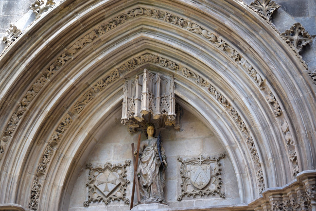 Обои картинки фото барселона, разное, элементы архитектуры, женщина