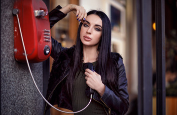 Картинка darina+rogacheva девушки дарина+рогачева darina rogacheva девушка модель брюнетка красотка стройная сексуальная флирт поза взгляд макияж телефон трубка