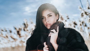 Картинка полина+полинина девушки полина полинина шуба мех солнце небо девушка модель брюнетка стройная фигура красотка макияж взгляд флирт сексуальная