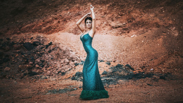 Картинка полина+полинина девушки полина полинина девушка модель брюнетка стройная фигура красотка макияж взгляд флирт сексуальная танец платье бирюзовый