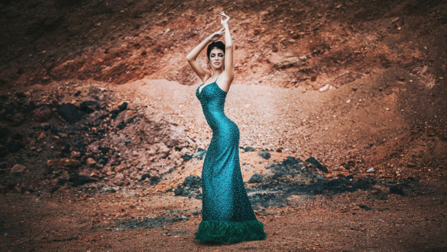 Обои картинки фото полина полинина, девушки, полина, полинина, девушка, модель, брюнетка, стройная, фигура, красотка, макияж, взгляд, флирт, сексуальная, танец, платье, бирюзовый