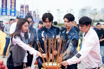 Картинка разное знаменитости ван ибо актеры стафф свечи