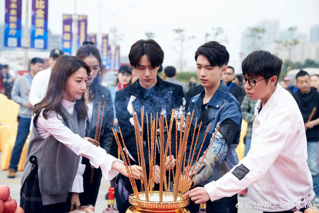 Обои картинки фото разное, знаменитости, ван, ибо, актеры, стафф, свечи