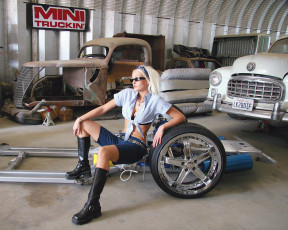 Картинка автомобили авто девушками