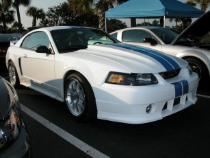 Картинка автомобили выставки уличные фото