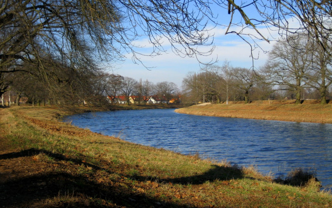 Обои картинки фото природа, реки, озера, домики, река, деревья