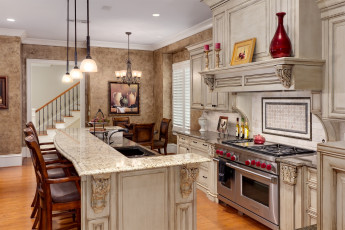 Картинка интерьер кухня плита стол люстры