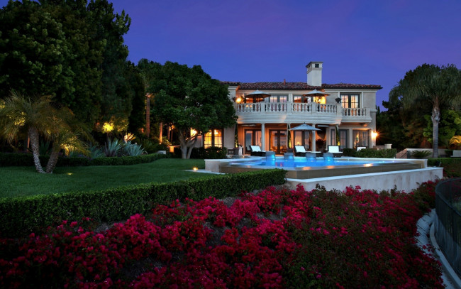 Обои картинки фото города, здания, дома, лужайка, дом, бассейн