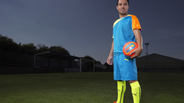 обоя santi cazorla, спорт, футбол, мяч, игрок, взгляд