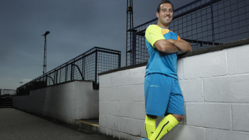 Картинка santi+cazorla спорт футбол мяч взгляд игрок