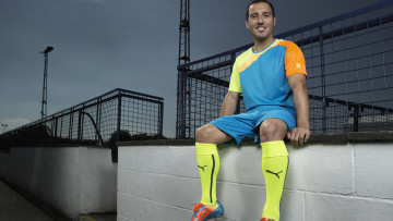 Картинка santi+cazorla спорт футбол взгляд игрок мяч