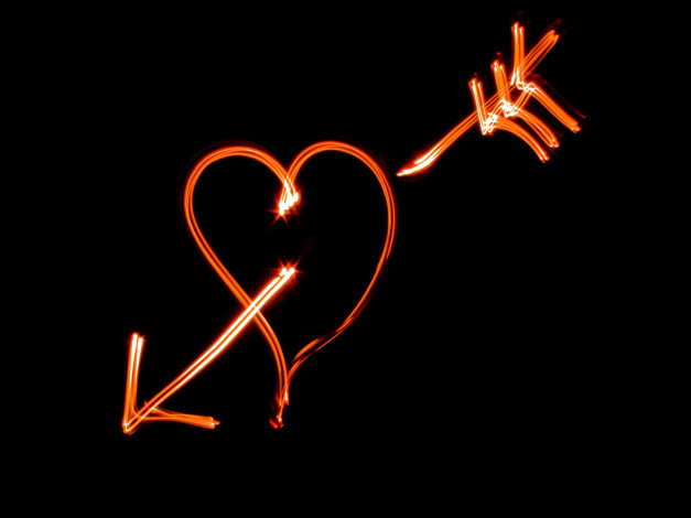 Обои картинки фото праздничные, день святого патрика, любовь, сердечко, стрела, черный, фон
