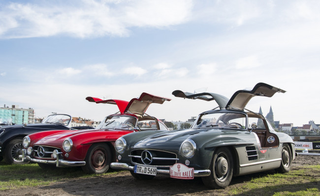 Обои картинки фото mercedes-benz, автомобили, выставки и уличные фото, германия, двигатели, автобусы, грузовики, легковые, подразделение, amg, merc, ag, daimler