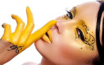 Картинка девушки -unsort+ креатив модель девушка лицо make up взгляд ресницы губы рука жест