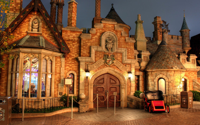 Обои картинки фото города, диснейленд, сша, калифорния, анахайм, парк, дом, дворец, мостовая, ночь, огни, фонари